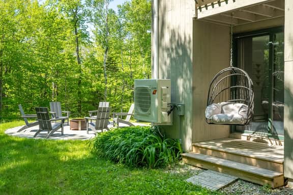 Vermont Charm: A/C, Hot Tub, Epic Stratton Mountain Views