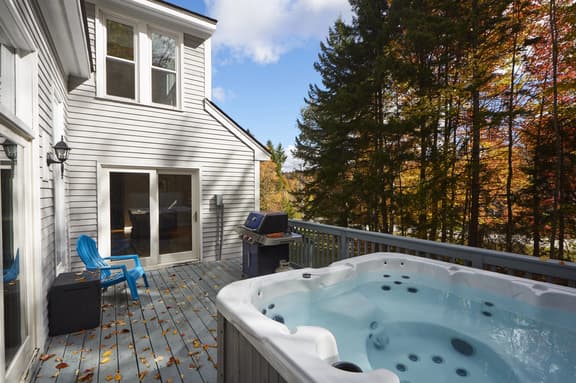 Luxury with Hot Tub, Billiards & Arcades! A/C